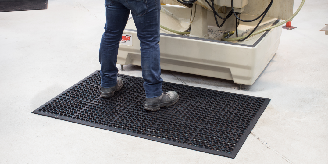 Anti Fatigue Mat Usage: Does It Really Reduce Strain and Risks?